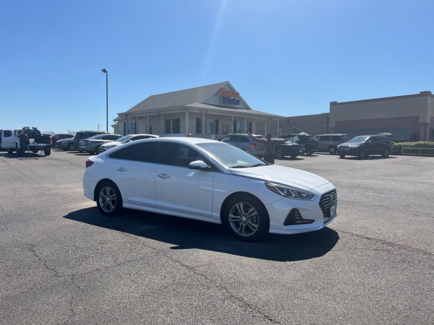 2018 WHITE Hyundai Sonata Sport (5NPE34AF3JH) with an 2.4L L4 DOHC 16V engine, 6A transmission, located at 420 I-35E, Lancaster, TX, 75146, (469) 297-4144, 32.593929, -96.823685 - Photo#7